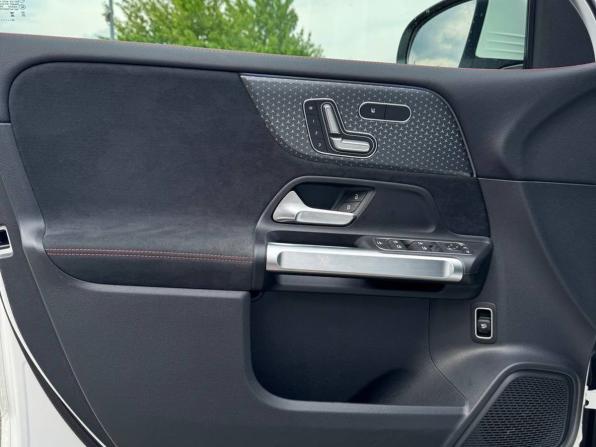 Mercedes-Benz GLB I (X247) Рестайлинг с пробегом 2024 года, цена 6 250 000 рублей, 4980 км, внедорожник, Автокод Объявления