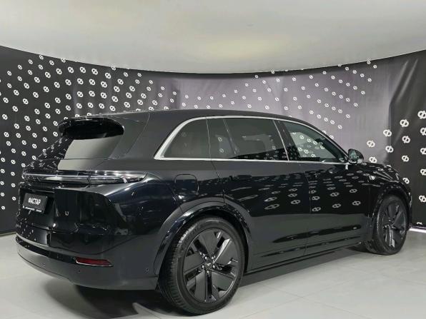 Li Auto (Lixiang) L7 I Рестайлинг с пробегом 2025 года, цена 8 200 000 рублей, 43 км, внедорожник, Автокод Объявления