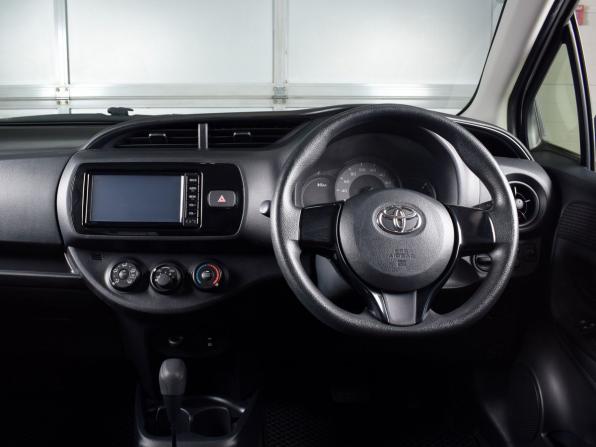 Toyota Vitz III (XP130) Рестайлинг 2 с пробегом 2017 года, цена 929 999 рублей, 67917 км, хэтчбек, Автокод Объявления