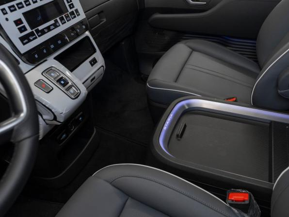 Hyundai Staria I с пробегом 2025 года, цена 8 250 000 рублей, 1776 км, минивэн, Автокод Объявления