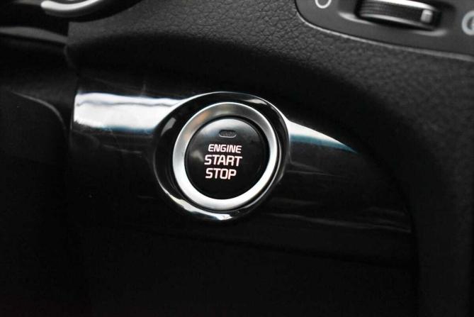 Kia Sorento II Рестайлинг с пробегом 2013 года, цена 1 560 000 рублей, 182589 км, внедорожник, Автокод Объявления
