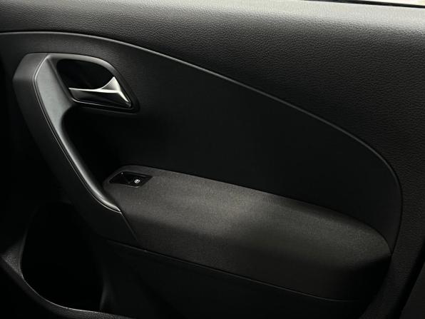 Volkswagen Polo V с пробегом 2014 года, цена 1 030 000 рублей, 107281 км, седан, Автокод Объявления
