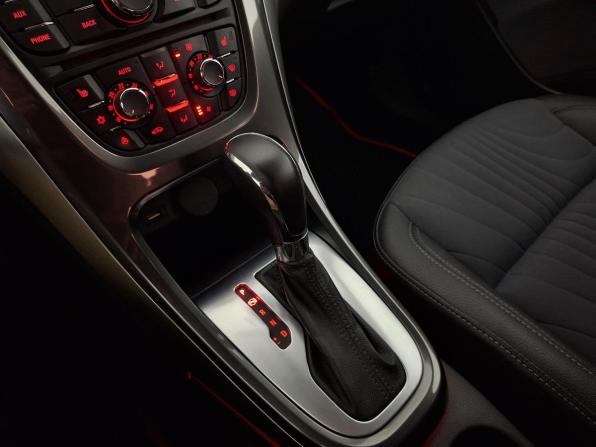 Opel Astra J Рестайлинг с пробегом 2013 года, цена 765 000 рублей, 175483 км, хэтчбек, Автокод Объявления