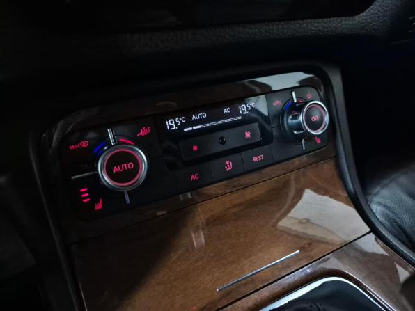 Volkswagen Touareg II с пробегом 2011 года, цена 1 680 000 рублей, 324000 км, внедорожник, Автокод Объявления