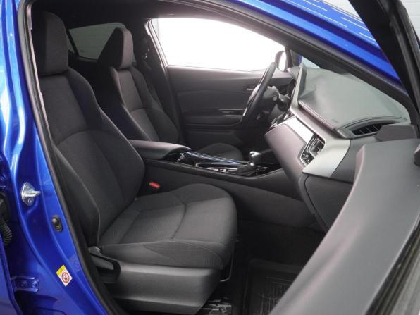 Toyota C-HR I Рестайлинг с пробегом 2019 года, цена 2 229 000 рублей, 135353 км, внедорожник, Автокод Объявления