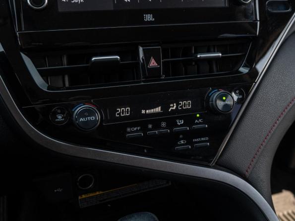 Toyota Camry VIII (XV70) Рестайлинг с пробегом 2021 года, цена 3 050 000 рублей, 132324 км, седан, Автокод Объявления
