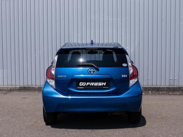 Toyota Aqua I Рестайлинг с пробегом 2015 года, цена 1 099 000 рублей, 76743 км, хэтчбек, Автокод Объявления