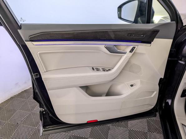 Volkswagen Touareg III с пробегом 2019 года, цена 5 480 000 рублей, 107016 км, внедорожник, Автокод Объявления