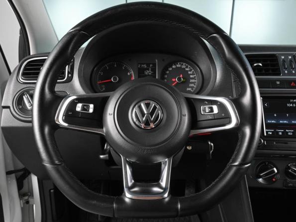 Volkswagen Polo V Рестайлинг с пробегом 2019 года, цена 1 289 000 рублей, 165110 км, седан, Автокод Объявления