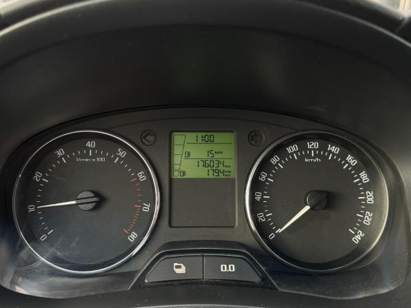 Skoda Fabia II Рестайлинг с пробегом 2010 года, цена 240 000 рублей, 176028 км, хэтчбек, Автокод Объявления