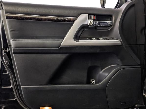 Toyota Land Cruiser 200 Series Рестайлинг 1 с пробегом 2015 года, цена 4 500 000 рублей, 202184 км, внедорожник, Автокод Объявления