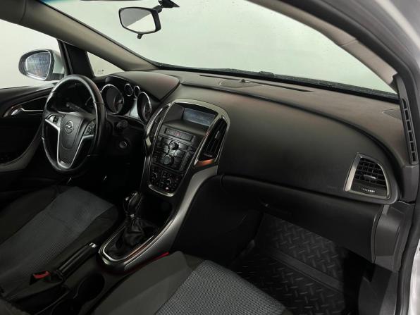 Opel Astra J с пробегом 2011 года, цена 550 000 рублей, 233410 км, хэтчбек, Автокод Объявления