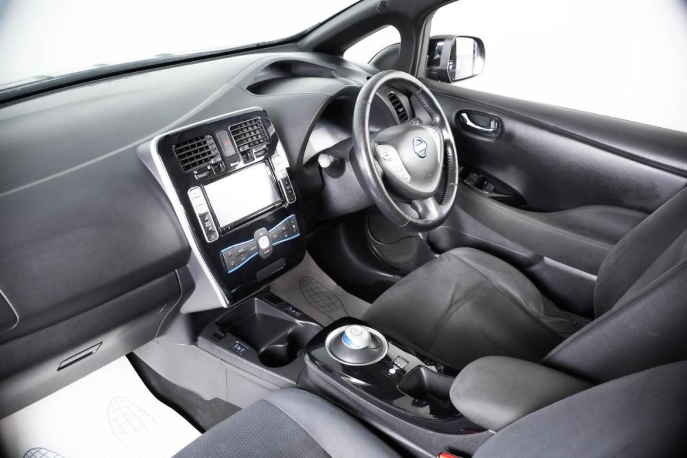 Nissan Leaf I (ZE0/AZE0) Пермь  - изображение 12