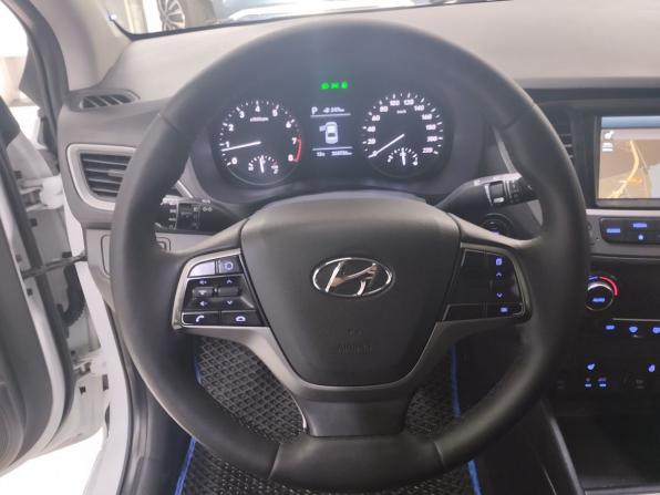 Hyundai Solaris II с пробегом 2017 года, цена 1 350 000 рублей, 203735 км, седан, Автокод Объявления
