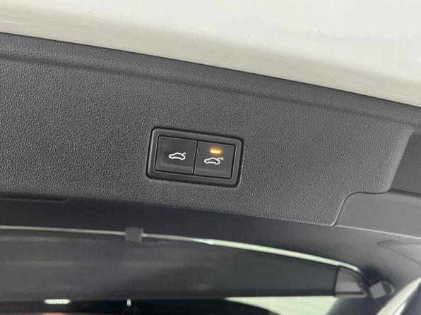 Volkswagen Touareg III с пробегом 2018 года, цена 3 655 000 рублей, 389636 км, внедорожник, Автокод Объявления