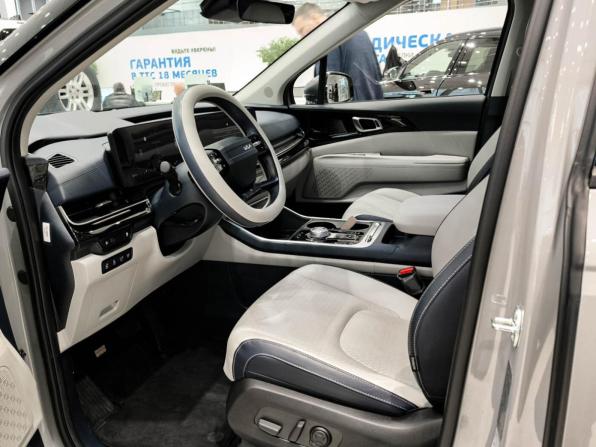 Kia Carnival IV Рестайлинг с пробегом 2025 года, цена 5 740 000 рублей, 33000 км, минивэн, Автокод Объявления