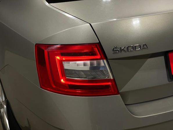 Skoda Octavia III (A7) Рестайлинг с пробегом 2018 года, цена 1 370 000 рублей, 235235 км, лифтбек, Автокод Объявления