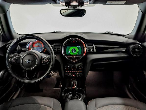 Mini Hatch III (F55/F56) Рестайлинг с пробегом 2021 года, цена 2 250 000 рублей, 77313 км, хэтчбек, Автокод Объявления