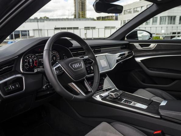 Audi A6 V (C8) Рестайлинг с пробегом 2023 года, цена 5 528 000 рублей, 17500 км, седан, Автокод Объявления