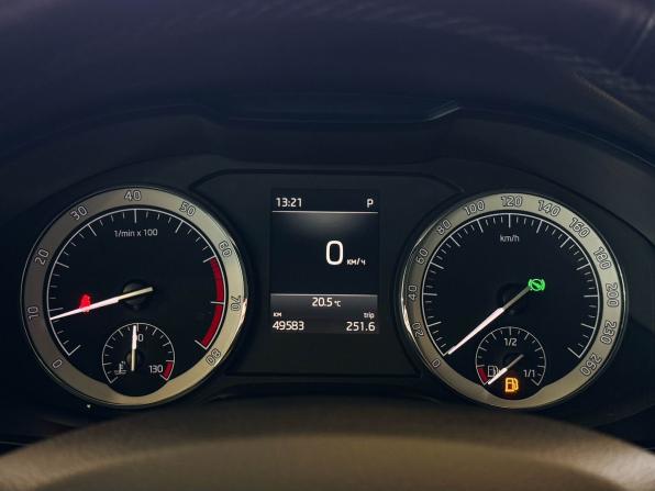 Skoda Karoq I с пробегом 2020 года, цена 2 377 000 рублей, 49453 км, внедорожник, Автокод Объявления