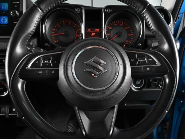 Suzuki Jimny IV с пробегом 2019 года, цена 1 999 000 рублей, 36008 км, внедорожник, Автокод Объявления