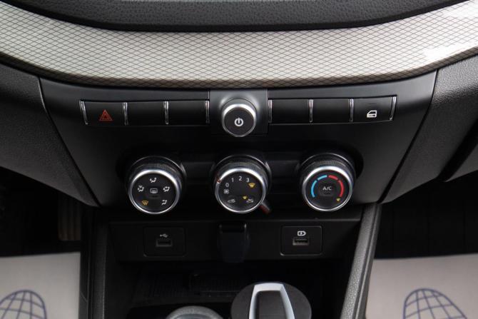 Lada (ВАЗ) Vesta I с пробегом 2023 года, цена 1 299 000 рублей, 50224 км, седан, Автокод Объявления