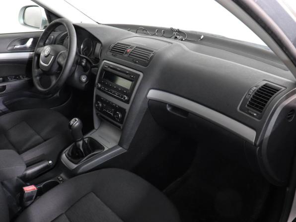 Skoda Octavia II (A5) Рестайлинг с пробегом 2012 года, цена 847 000 рублей, 176988 км, лифтбек, Автокод Объявления