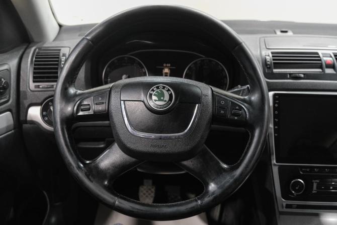 Skoda Octavia II (A5) Рестайлинг с пробегом 2012 года, цена 499 000 рублей, 370000 км, лифтбек, Автокод Объявления