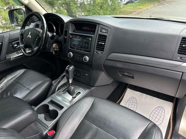 Mitsubishi Pajero IV Рестайлинг 1 с пробегом 2012 года, цена 1 830 000 рублей, 323295 км, внедорожник, Автокод Объявления