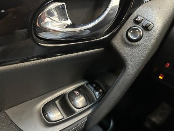 Nissan Qashqai II с пробегом 2017 года, цена 1 695 000 рублей, 142961 км, внедорожник, Автокод Объявления