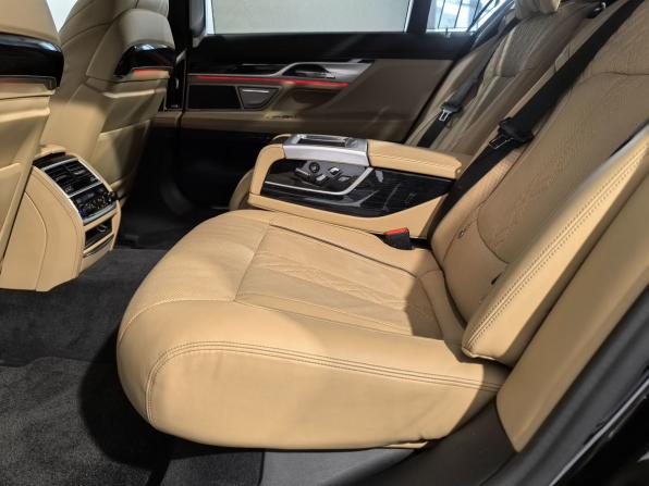 BMW 7 серии VI (G11/G12) Рестайлинг с пробегом 2019 года, цена 6 699 000 рублей, 64191 км, седан, Автокод Объявления