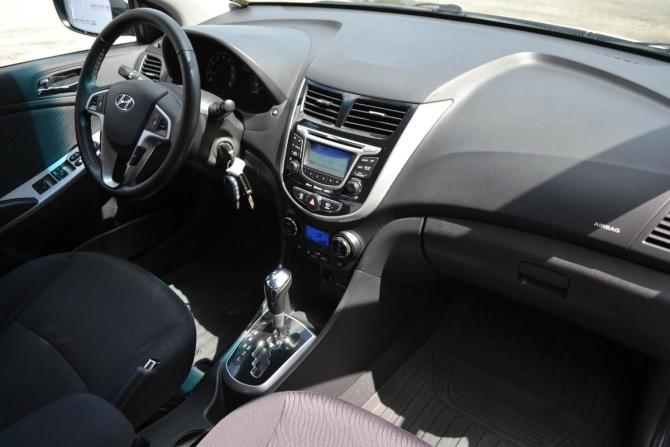 Hyundai Solaris I с пробегом 2012 года, цена 890 000 рублей, 103500 км, седан, Автокод Объявления