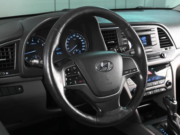 Hyundai Elantra VI (AD) с пробегом 2017 года, цена 1 299 000 рублей, 182496 км, седан, Автокод Объявления