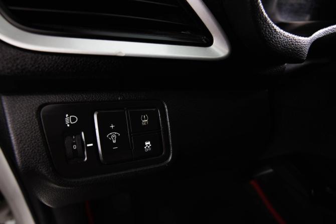 Hyundai Solaris II с пробегом 2017 года, цена 749 000 рублей, 588000 км, седан, Автокод Объявления