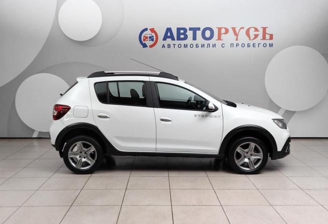 Renault Sandero II Рестайлинг с пробегом 2018 года, цена 935 000 рублей, 156000 км, хэтчбек, Автокод Объявления