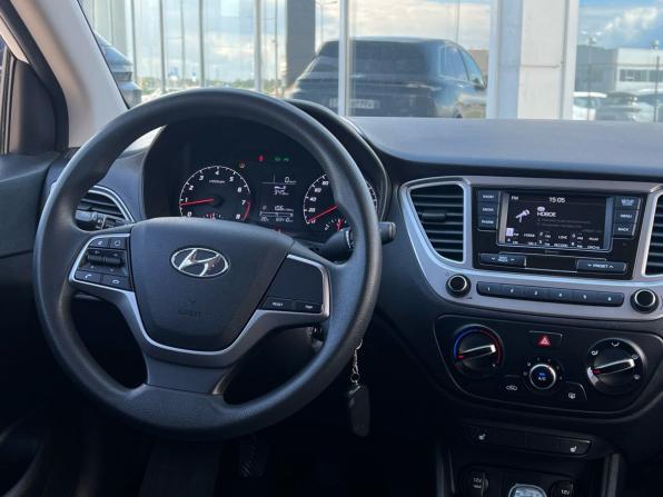 Hyundai Solaris II Рестайлинг с пробегом 2021 года, цена 1 389 000 рублей, 83500 км, седан, Автокод Объявления