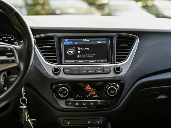 Hyundai Solaris II с пробегом 2017 года, цена 1 200 001 рубль, 109289 км, седан, Автокод Объявления