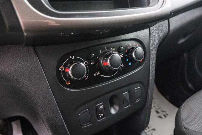 Renault Sandero II Рестайлинг с пробегом 2019 года, цена 1 229 000 рублей, 67000 км, хэтчбек, Автокод Объявления