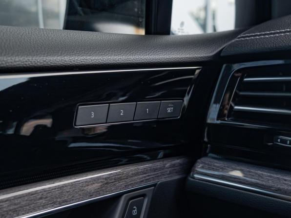 Volkswagen Touareg III с пробегом 2018 года, цена 4 110 000 рублей, 129288 км, внедорожник, Автокод Объявления