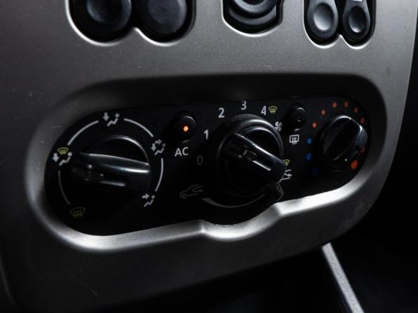 Renault Logan I Рестайлинг с пробегом 2015 года, цена 550 000 рублей, 213268 км, седан, Автокод Объявления