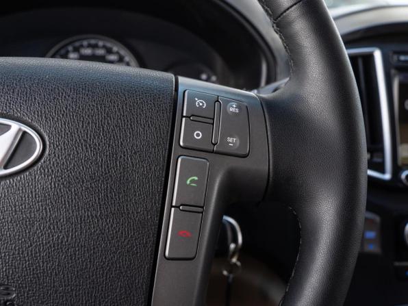 Hyundai H-1 II с пробегом 2015 года, цена 2 650 000 рублей, 218797 км, фургон, Автокод Объявления