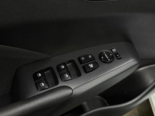 Hyundai Solaris II с пробегом 2017 года, цена 1 360 000 рублей, 96754 км, седан, Автокод Объявления