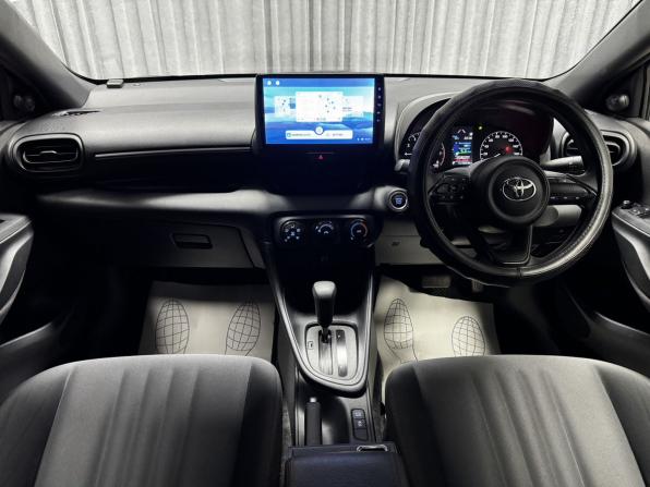 Toyota Yaris IV с пробегом 2021 года, цена 1 380 000 рублей, 103149 км, хэтчбек, Автокод Объявления