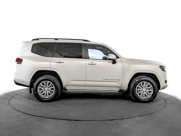 Toyota Land Cruiser 300 Series с пробегом 2023 года, цена 9 300 000 рублей, 63304 км, внедорожник, Автокод Объявления
