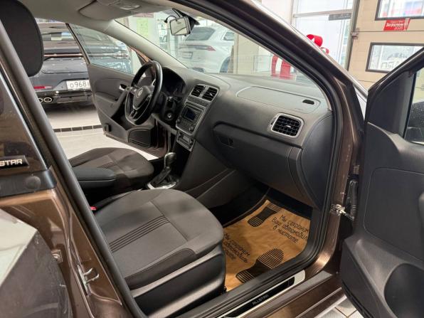 Volkswagen Polo V Рестайлинг с пробегом 2016 года, цена 1 100 000 рублей, 136084 км, седан, Автокод Объявления