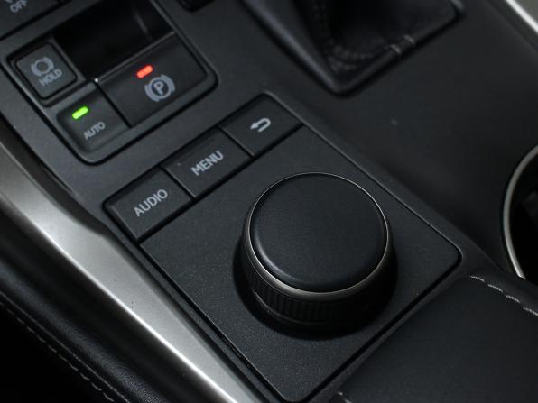 Lexus NX I с пробегом 2016 года, цена 2 290 000 рублей, 200000 км, внедорожник, Автокод Объявления