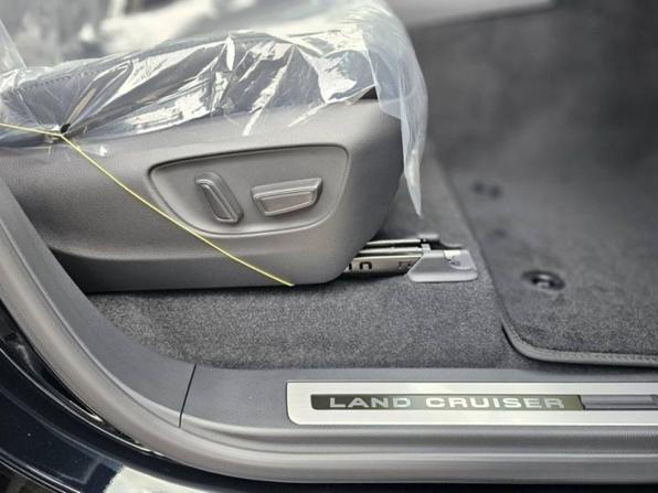 Toyota Land Cruiser 300 Series с пробегом 2026 года, цена 15 450 000 рублей, 15 км, внедорожник, Автокод Объявления