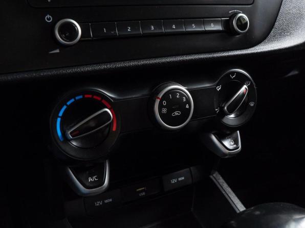 Kia Rio IV Рестайлинг с пробегом 2020 года, цена 1 300 000 рублей, 97463 км, седан, Автокод Объявления