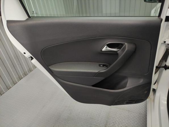 Volkswagen Polo V Рестайлинг с пробегом 2016 года, цена 995 000 рублей, 104662 км, седан, Автокод Объявления