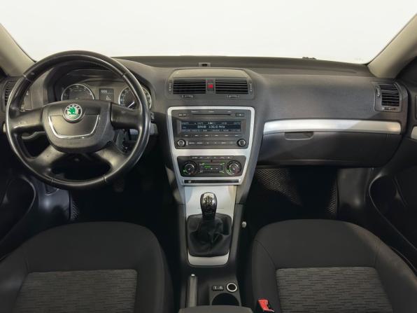 Skoda Octavia II (A5) Рестайлинг с пробегом 2011 года, цена 529 900 рублей, 233264 км, лифтбек, Автокод Объявления